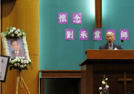 數十年與學生關係不斷 為愛弟兄苦頭吃盡