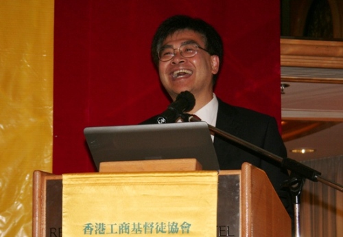 港紅潮專家何建宗教授　縱行南北極悟生命真理