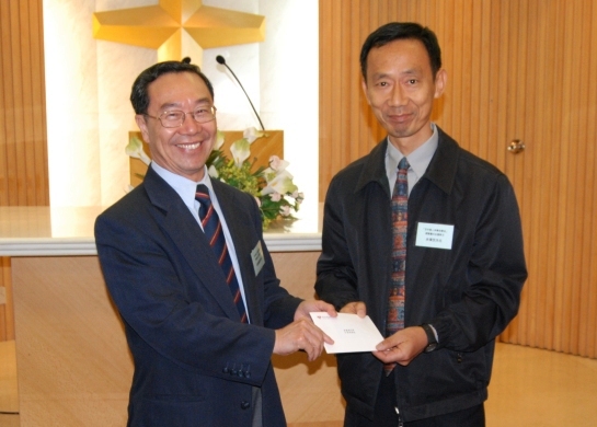 12名神學生獲YMCA贈助學金 喜盈於色