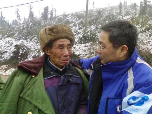 慈福行動傳來雪中送炭感人場景