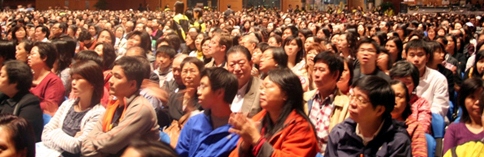 對抗社會負面新聞 二千人為家庭、青少年禱告祝福