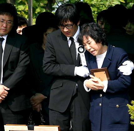 韓星接連自殺引關注 媒體切勿誘導觀眾仿效