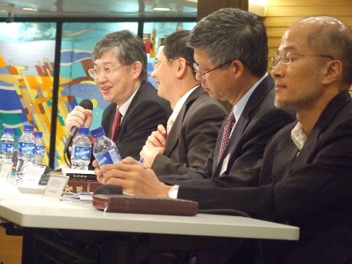 五百信徒為金融海嘯聚焦禱告