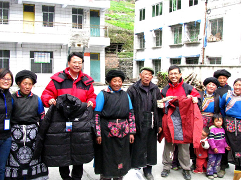 文更代表實地走訪四川 探訪當地兒童
