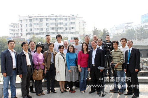 張德培隨葛培理佈道團訪江蘇拍攝紀錄片