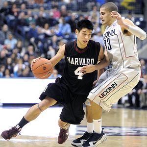 首位美籍華裔NBA球員林書豪「為上帝打球」