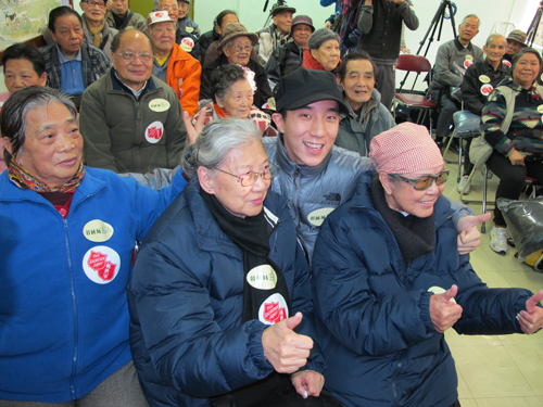 房祖名與救世軍寒冬送暖 同關注低收入長者