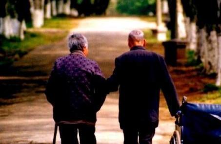 香港人壽命全球之冠 平均活到82.5歲