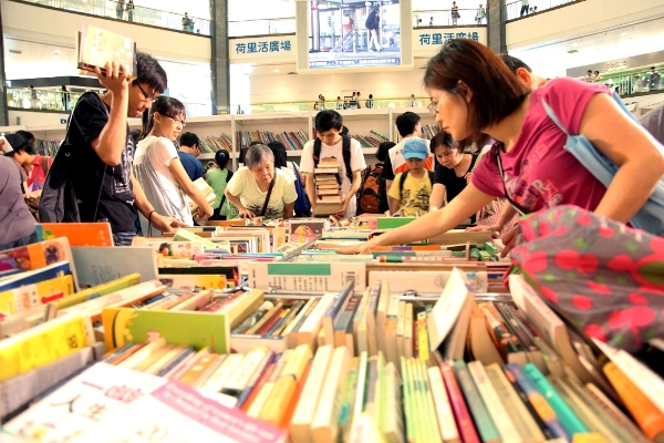 踴躍捐書助陝西孩子建校園