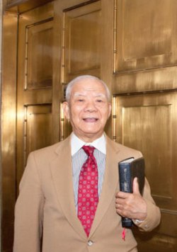 美華人名牧做客央視暢談基督教信仰核心