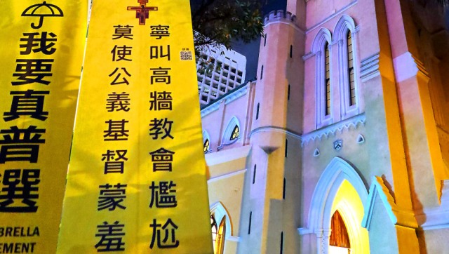 香港聖公會信徒通宵靜坐 表達對鄺、管言論不滿