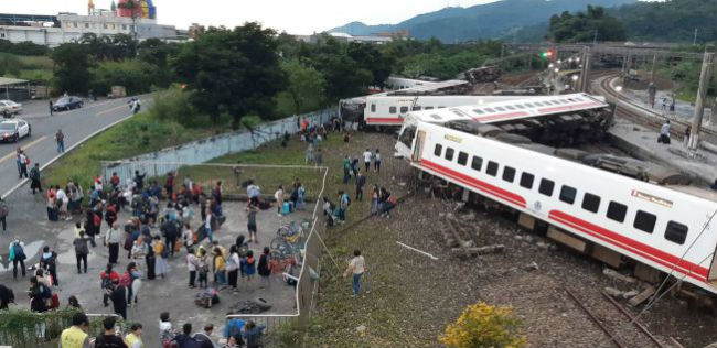 國中赴韓交流返校遇台鐵翻軌6人遇難 主內師生同哀悼
