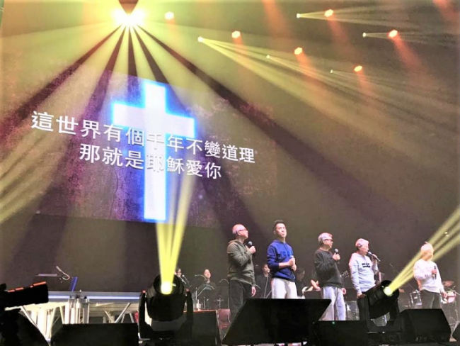 五教牧跨代演唱會 藝人同台見證神蹟戒煙