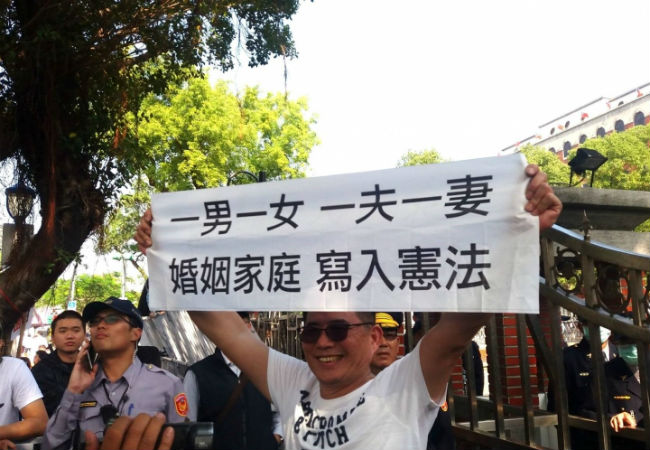台灣愛家三公通過 牧者籲以愛挽回同性戀者
