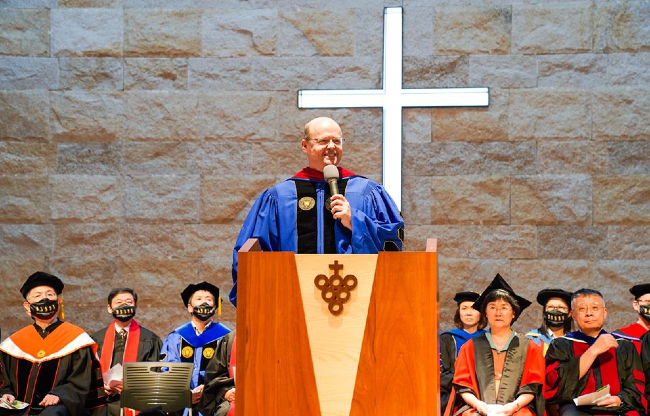 戴繼宗牧師接任華神院長 勉畢業生緊連主牧群羊