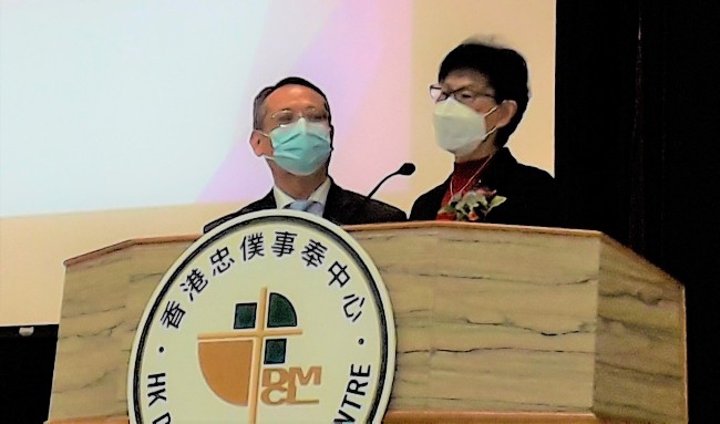 「忠僕事奉中心」總幹事交職：翁麗玉籲跟隨神 鄭健榮盼延續宣教夢