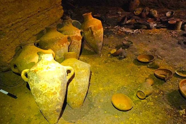3300年古船揭摩西時代喪葬習俗