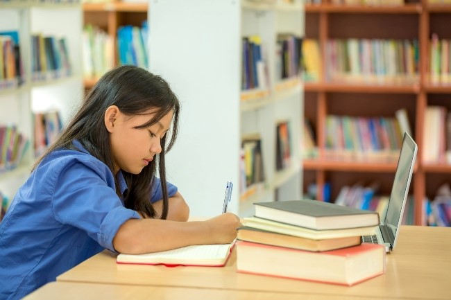 信義會疫後調查：8成學生仍戴口罩 4成社交焦慮