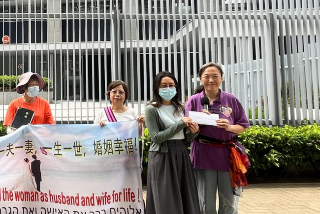 基督徒在「同性登記草案」立法會決議期間七小時禁食禱告