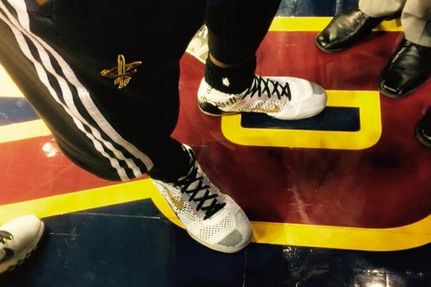 lebron james wearing kobes