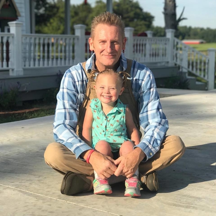 Joey + Rory Star Rory Feek Shares Adorable Photos of Daughter Indiana Soaking Up the Summer (Pics) - The Gospel Herald